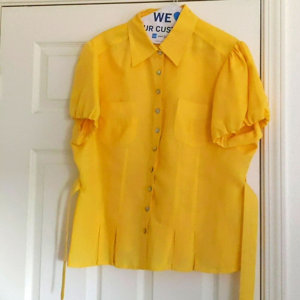 A short sleeve blouse